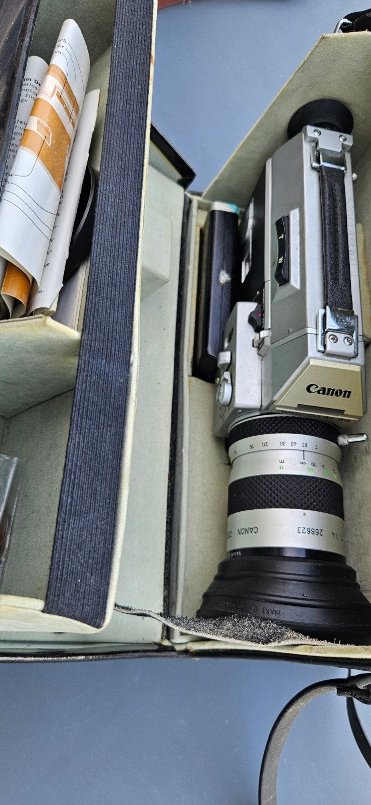 Caméra vidéo Canon Auto Zoom 814 Super 8 - avec étui et poig, Collections, Enlèvement, Caméra