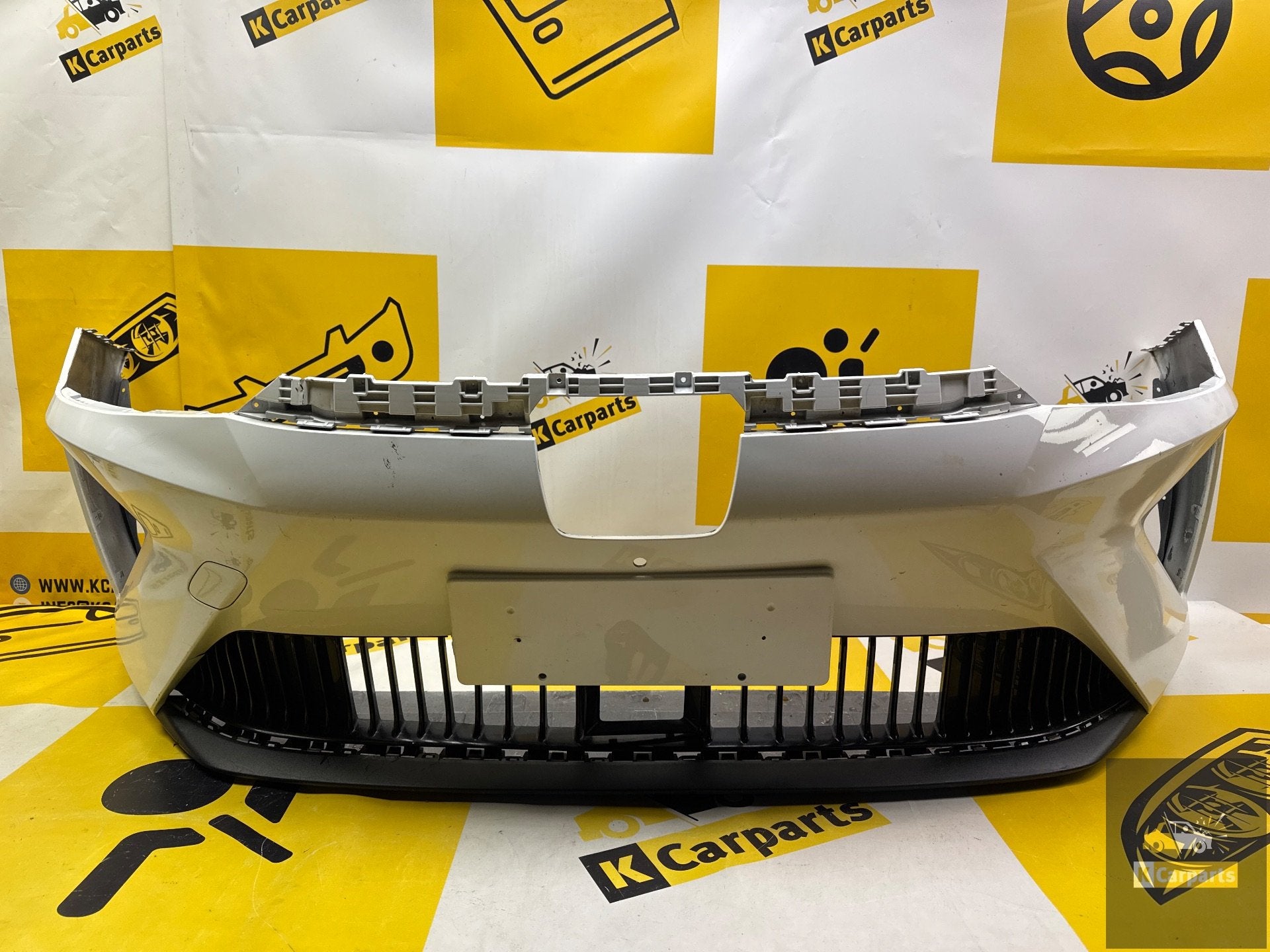 MG MG5 EV VOORBUMPER P10859360 MG5 bumper, Gebruikt, Voor, Bumper, SAIC Motor UK Technical Centre Limited