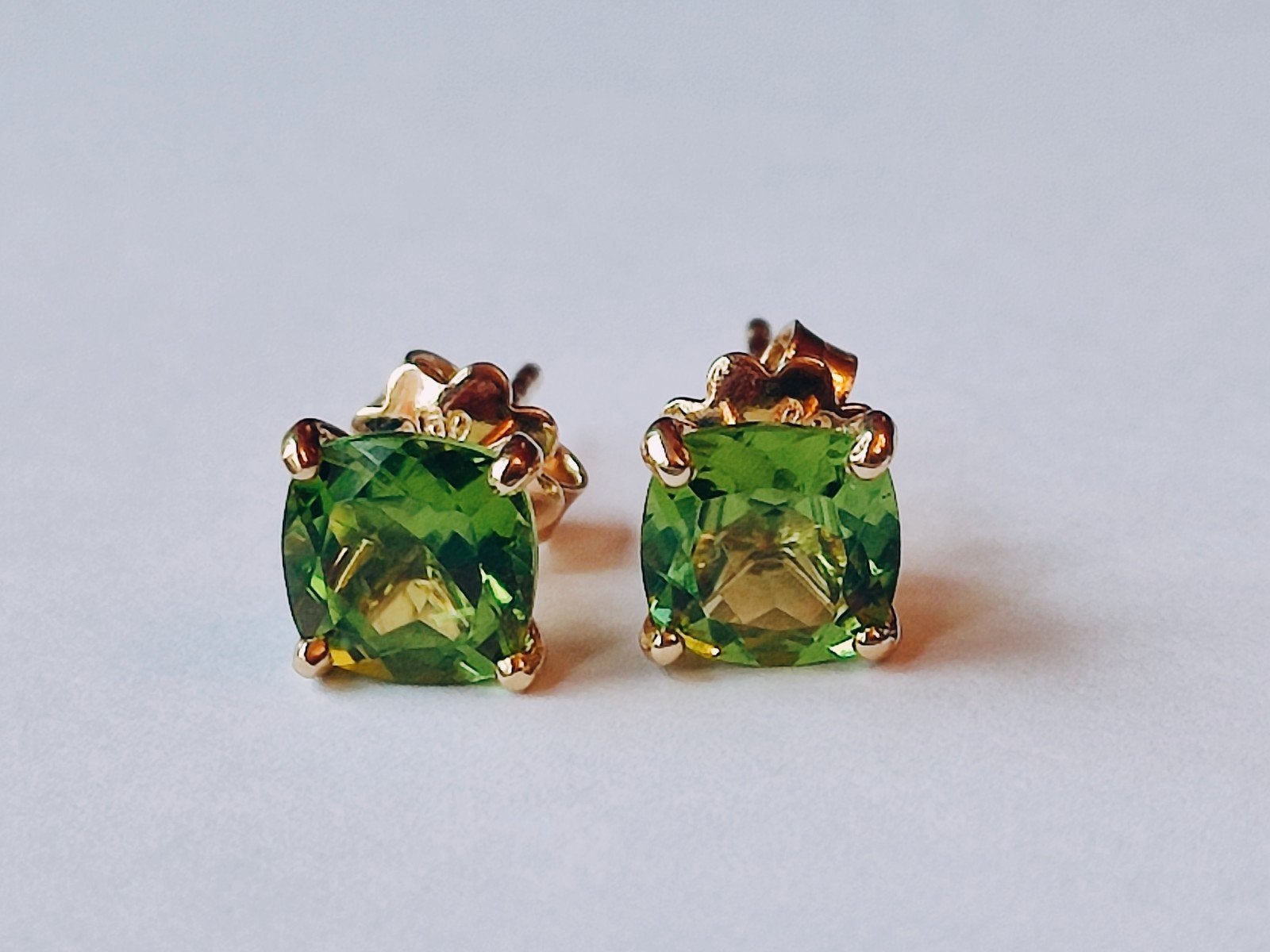 Gouden oorstekers met peridots 3,20kt, Handtassen en Accessoires, Ophalen of Verzenden, Goud, Goud