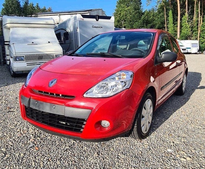Renault Clio/1.1 Essence/AVANT homologué
SOLDE/4 EUROS/LIRE, Achat, Entreprise, Euro 4, Essence