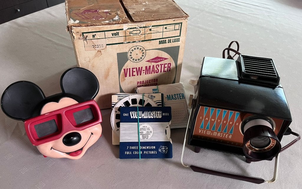 ViewMaster Deluxe Projector + Mickey Mouse VM + 47 reels, Verzamelen, Ophalen, Overige typen
