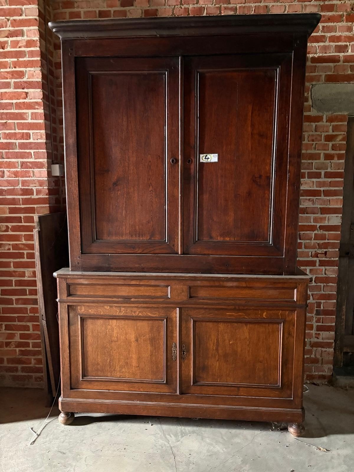 Kast hout antiek, Enlèvement