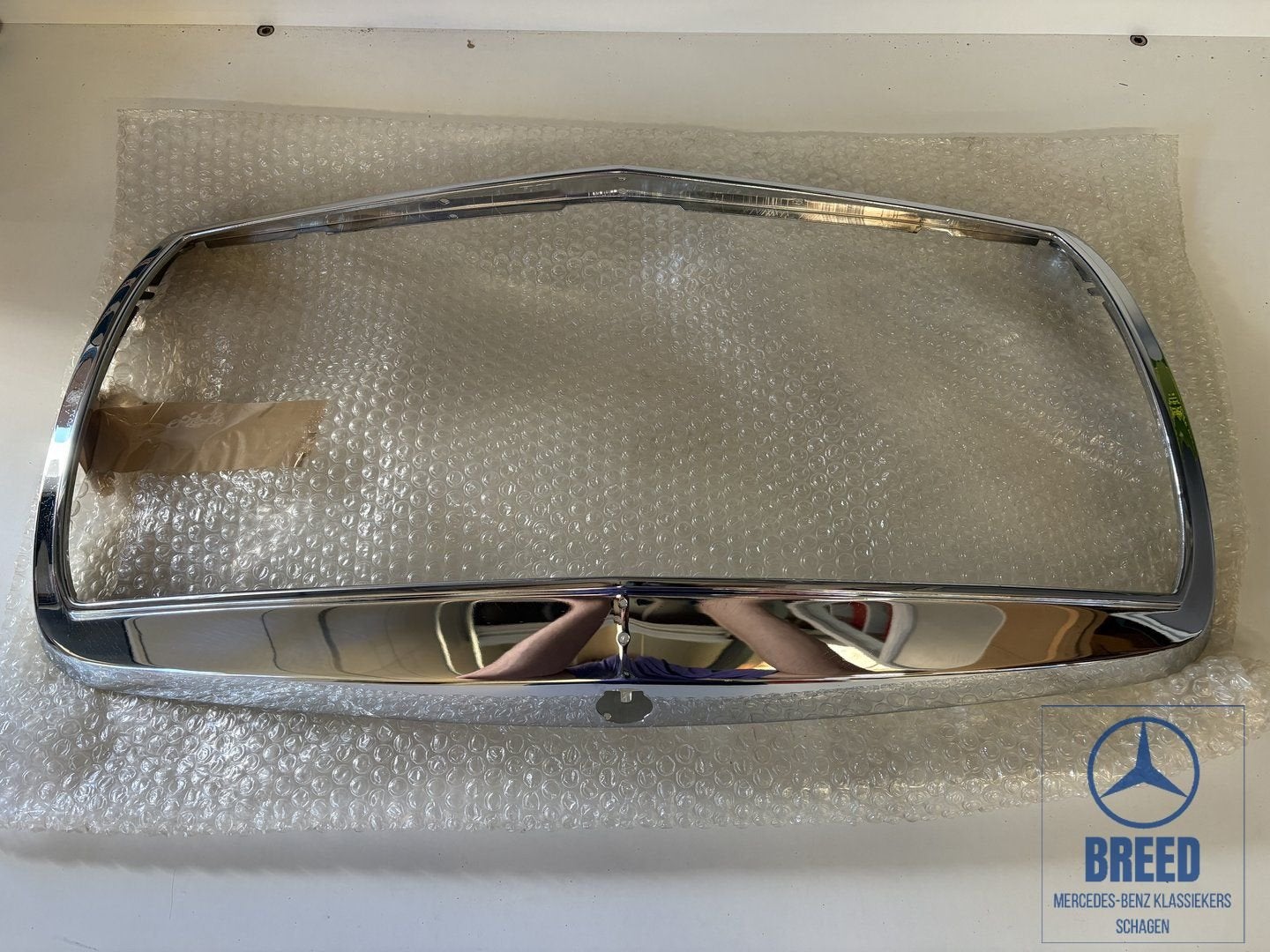 NOS grillebehuizing voor Mercedes-Benz W123, Neuf, -, -, Enlèvement ou Envoi