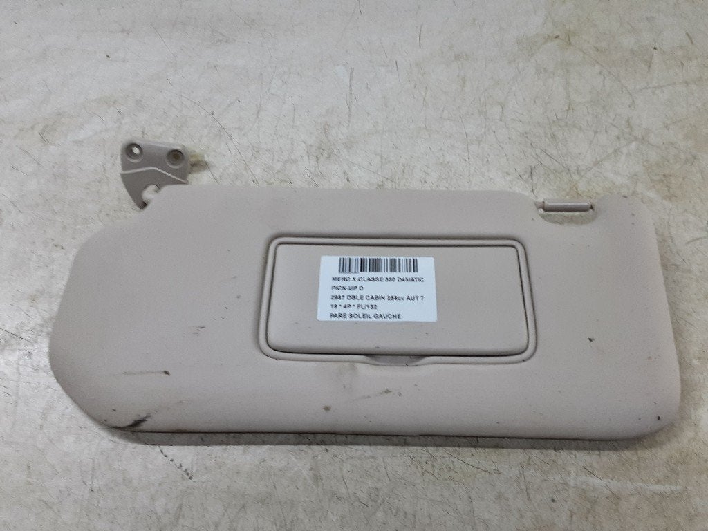 ZONNEKLEP LINKS Mercedes-Benz X (470) (01-2017/05-2020), Gebruikt, Mercedes-Benz, Mevr. I. Hauben, Rue de l'Espoir 34 34
4030  GRIVEGNÉE, BE