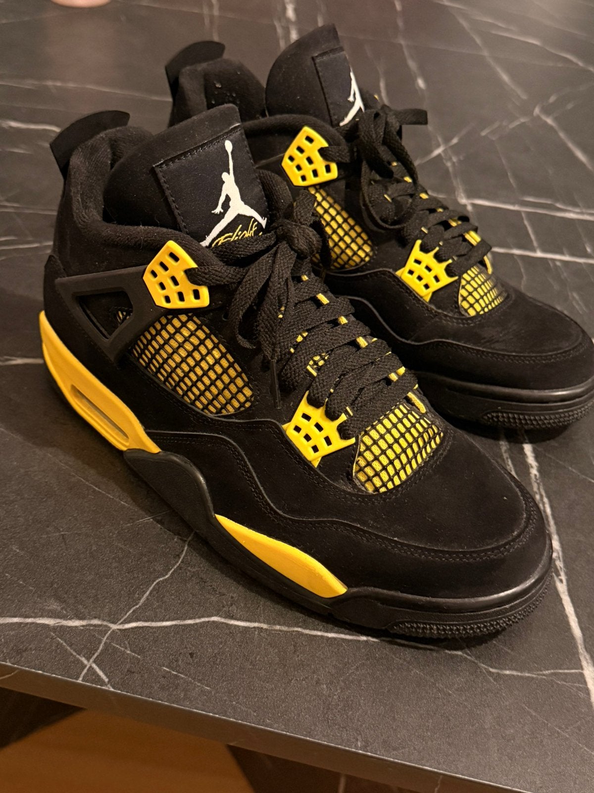 Jordan 4 retro thunder maat 44 voelt kleiner aan, Kleding | Heren, Schoenen, Ophalen, Zwart, Zo goed als nieuw, Sneakers