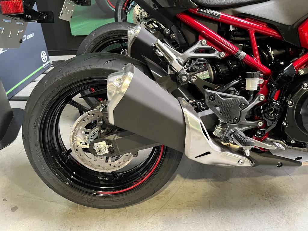 Kawasaki Z900 model 2025 (bj 2025), Motoren, 948 cc, Bedrijf, Meer dan 35 kW, Overig