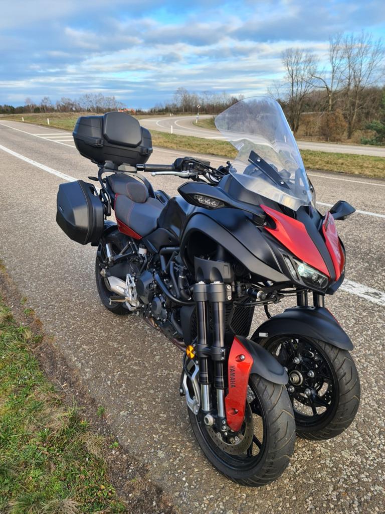 Yamaha niken gt 2022  7607 km, Motoren, Nieuw, Motorrijbewijs A, Bedrijf, 3 cilinders