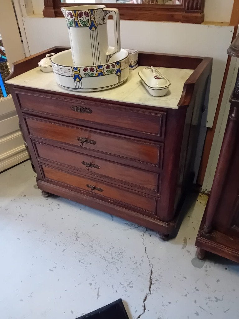 Commode ancienne avec dessus en marbre, Enlèvement