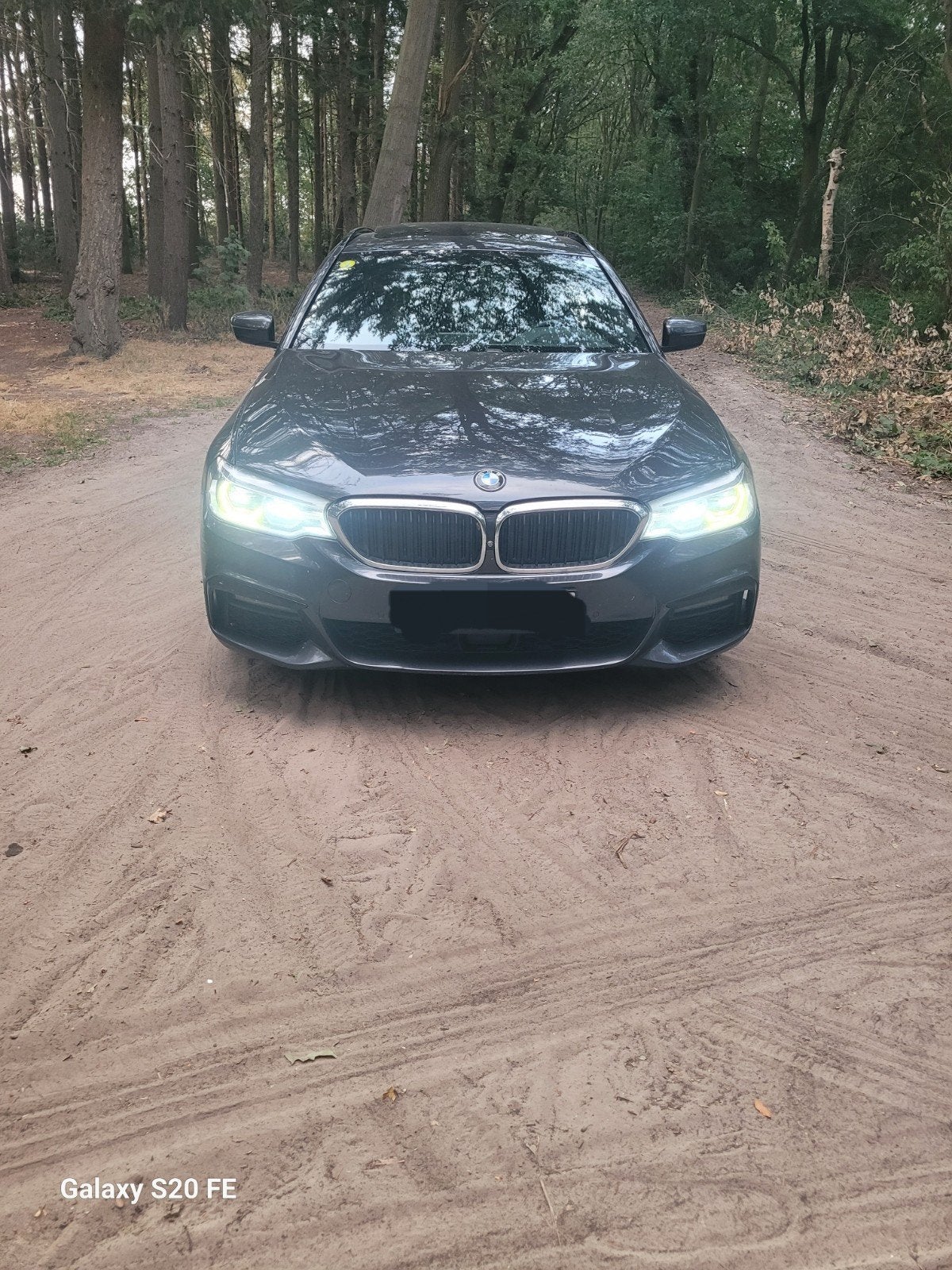 BMW 530D X-DRIVE M SPORT PANO HUD KEYLESS VOLL VOLL VOLL, Autos, BMW, Cuir, Argent ou Gris, Euro 6, 5 portes