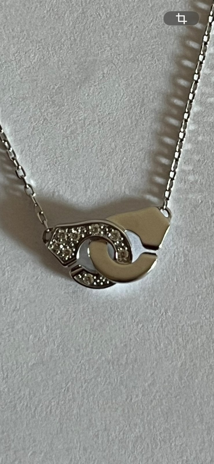 Collier Dinh Van Menottes XS en or blanc et diamants., Enlèvement ou Envoi, Comme neuf, Blanc, Or