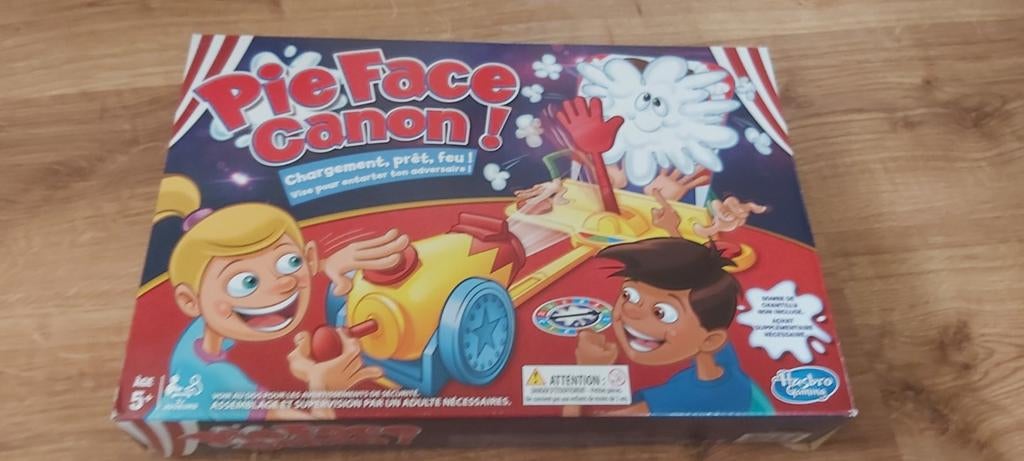 Pie face kanon 8n perfecte staat behalve de carton, Hobby en Vrije tijd, Ophalen