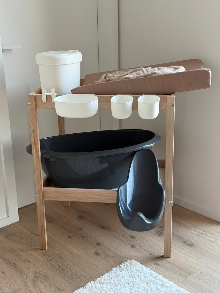 Table d'allaitement avec baignoire et accessoires, Enlèvement, Comme neuf