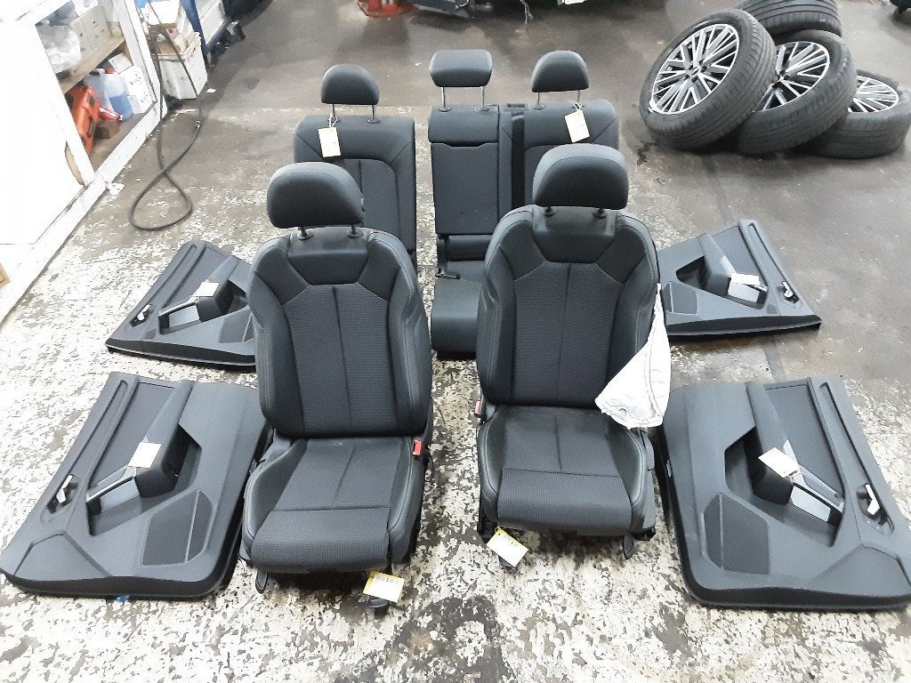 INTERIEUR COMPLET Audi Q3 (F3B) (01-2018/06-2021), Auto-Union-Straße  1,
85057  Ingolstadt, DE, Info@audi.de, Audi, Utilisé