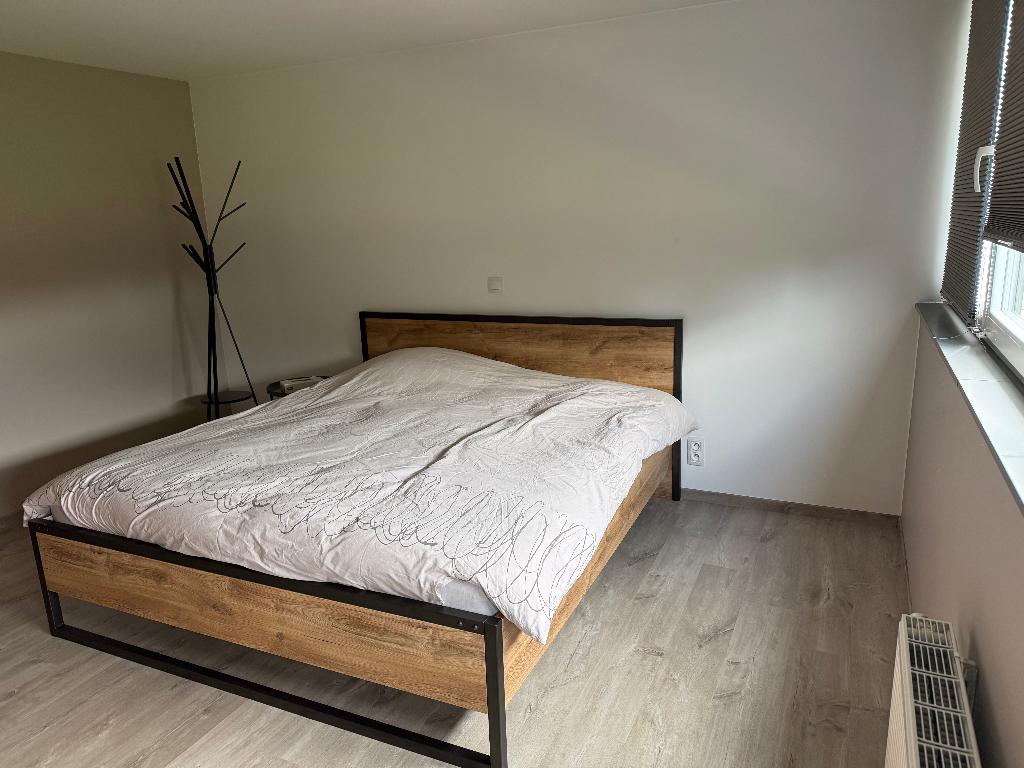 Bed 1m80 incl twee lattenbodems en matrassen, 210 cm, Comme neuf, Brun, Enlèvement