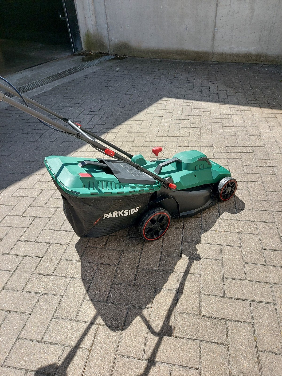 grasmachine parkside type: PRM1800/C3., 2 maanden oud, Ophalen, Zo goed als nieuw, 40 t/m 49 cm, Elektrische grasmaaier