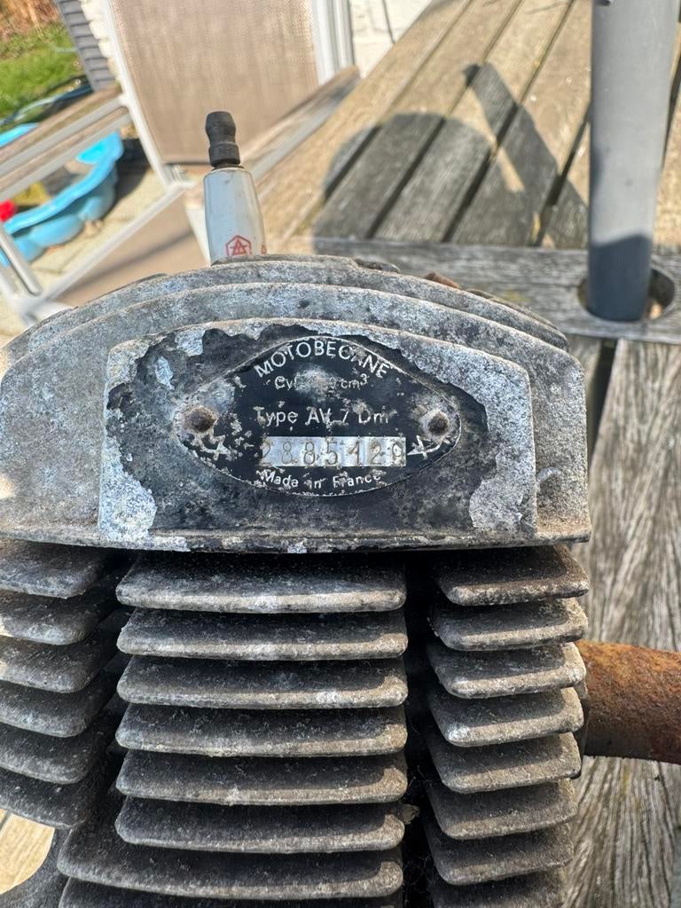 Moto est devenu un moteur Av7, Enlèvement, Utilisé, Bloc