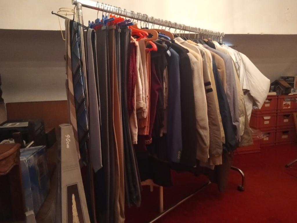 Grote partij herenkleding, bijna nieuw tot sommig nog splin., Kleding | Dames, Kledingrekken, Ophalen