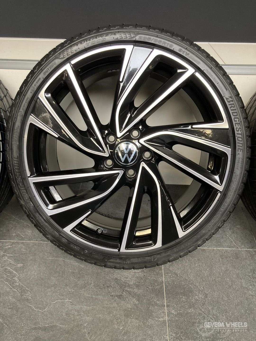 19” originele Volkswagen Golf R ‘Adelaide’ velgen + banden, Pneus et Jantes, Véhicule de tourisme, Pneus été, -