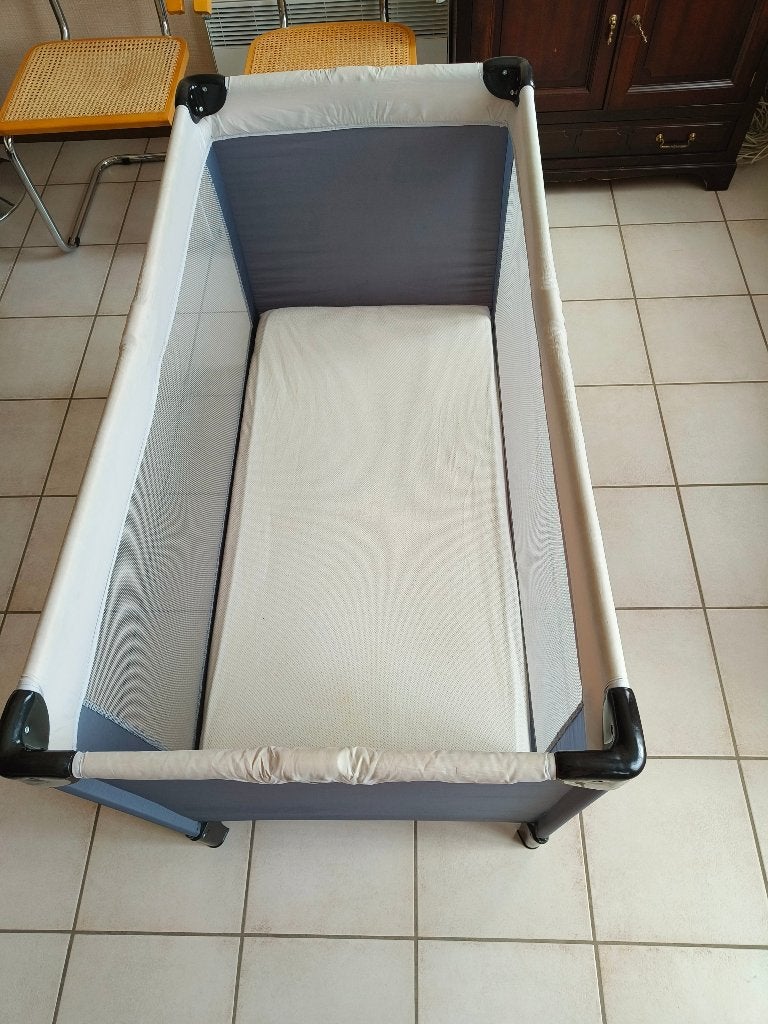 reisbedje met matras en aerosleep, Ophalen, Gebruikt, Reisbedje