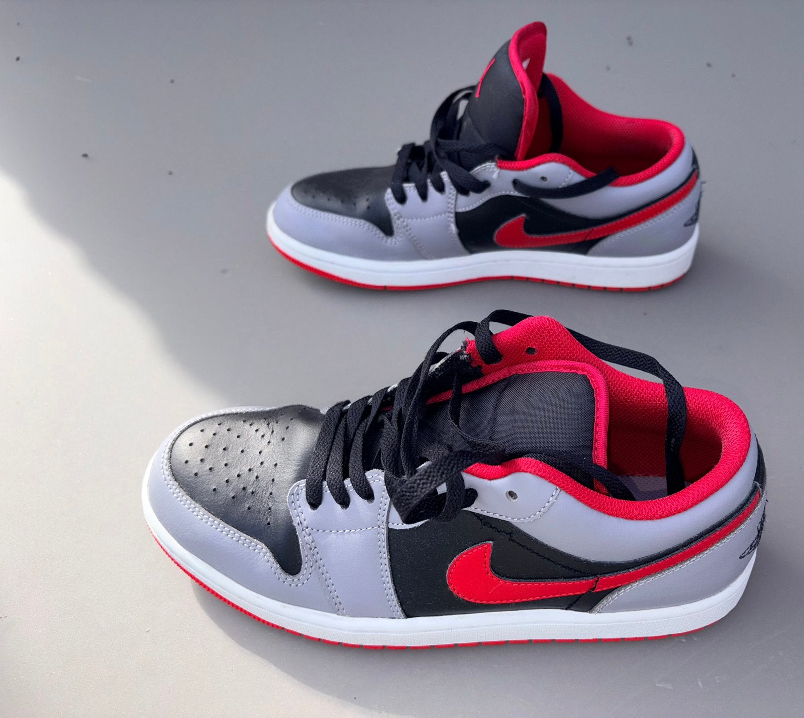 Nike Air Jordan Low maat 42, Ophalen of Verzenden, Zo goed als nieuw, Schoenen