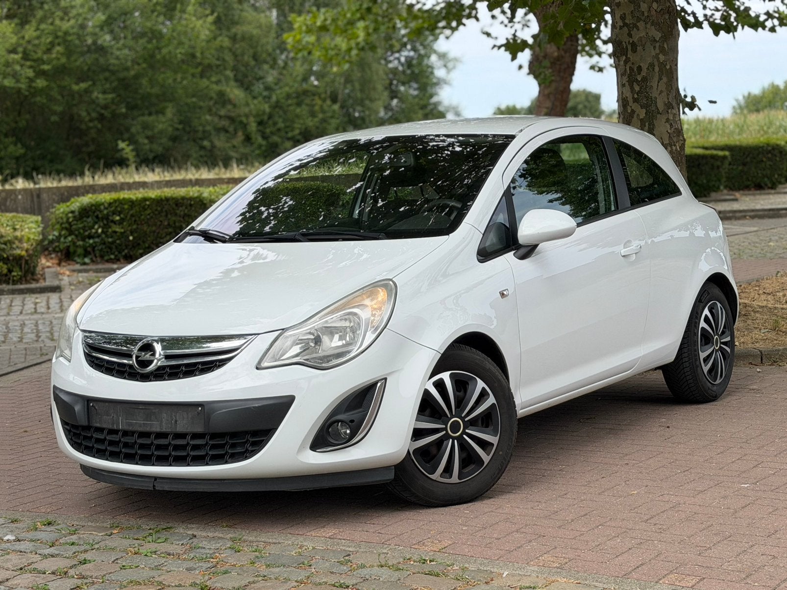 Opel corsa 1.4 benzine, Euro 5, Stof, Zwart, Wit