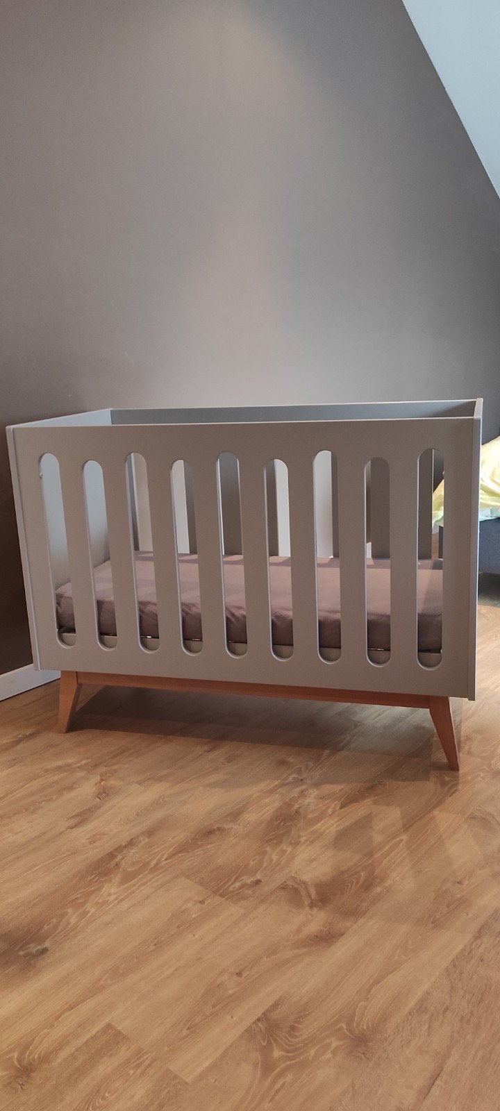 Baby bed, Enlèvement
