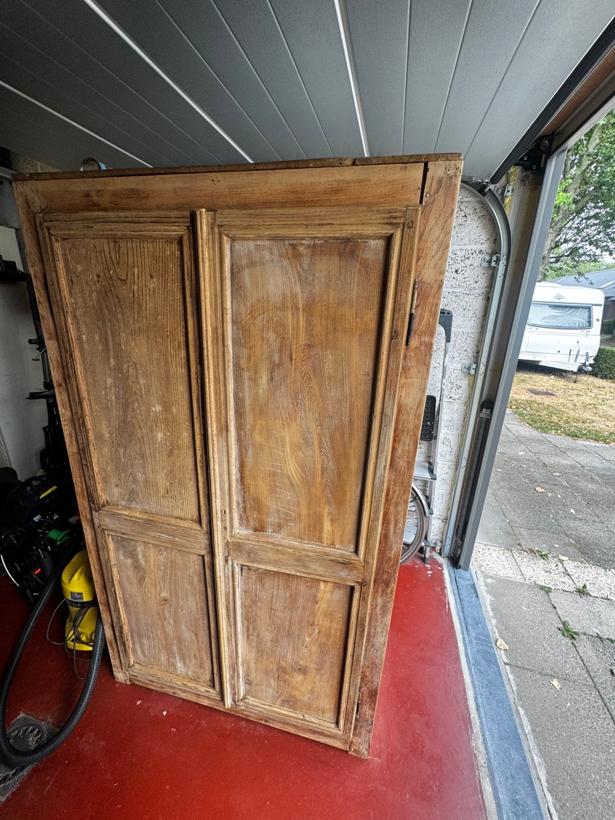 Houten kast, Ophalen