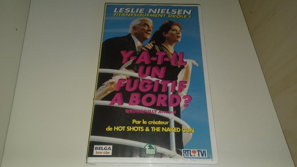 VHS Y'a t-il un fugitif à bord, Cd's en Dvd's, VHS | Film, Gebruikt, Komedie, Alle leeftijden, Ophalen of Verzenden