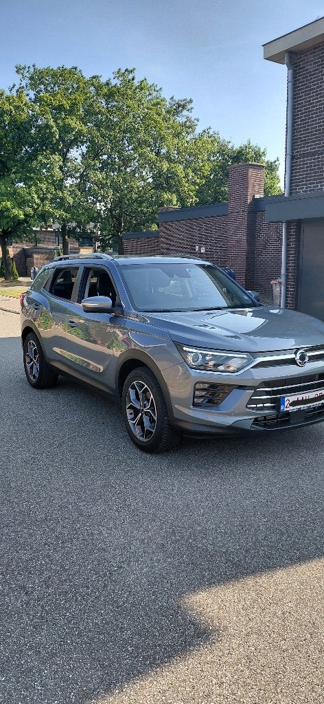 Quartz à quartz Ssangyong 15 g, Argent ou Gris, Achat, Noir, 5 portes