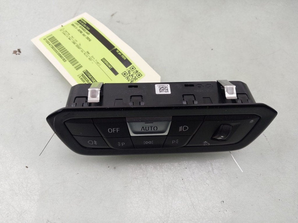 LICHTSCHAKELAAR BMW 3 serie Touring (G21) (|61315A16B19|), Gebruikt, BMW, Petuelring 130
80809  München, DE, Bayerische Motoren Werke AG