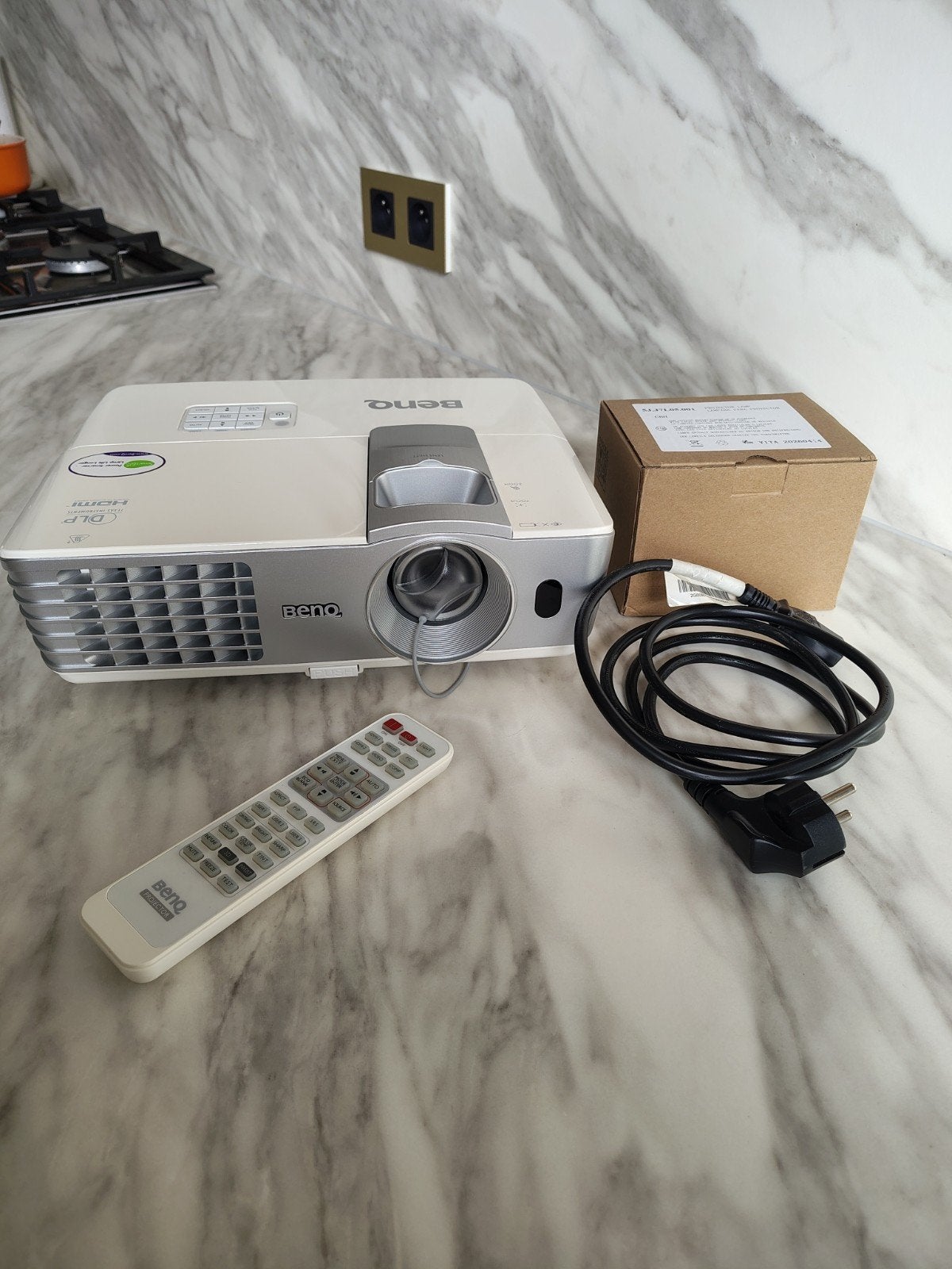 projecteur BenQ w1070 et lampe neuve, Audio, Tv en Foto, Ophalen, Gebruikt, DLP, Full HD (1080)