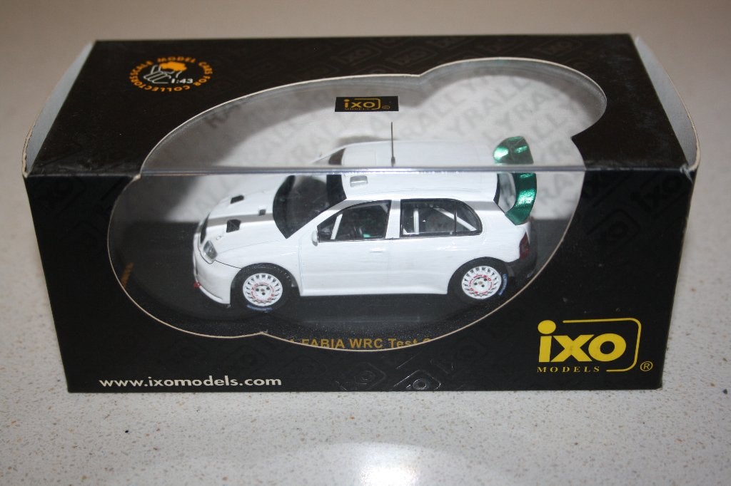 1:43 IXO Skoda Fabia WRC test car 2005 rally., Hobby en Vrije tijd, Modelauto's | 1:43, Ophalen of Verzenden, Zo goed als nieuw