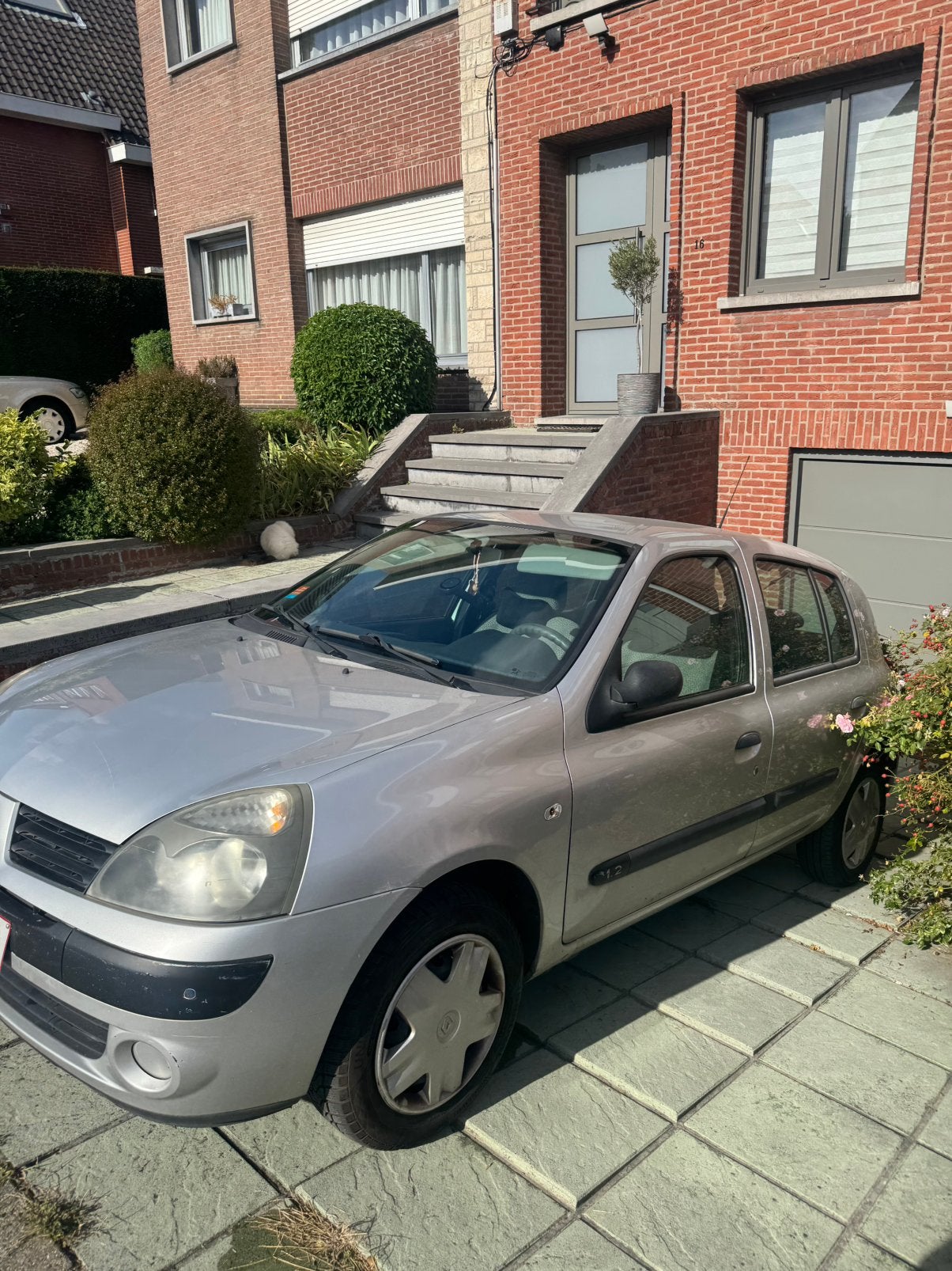 RENAULT CLIO 2 86.000KM !!! ESSENCE, Autos, Argent ou Gris, Achat, 5 portes, 5 places
