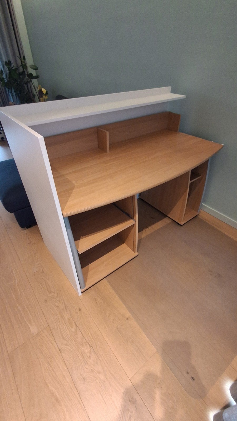 Bureau met afschermplaat in mdf wit gelakt., Ophalen