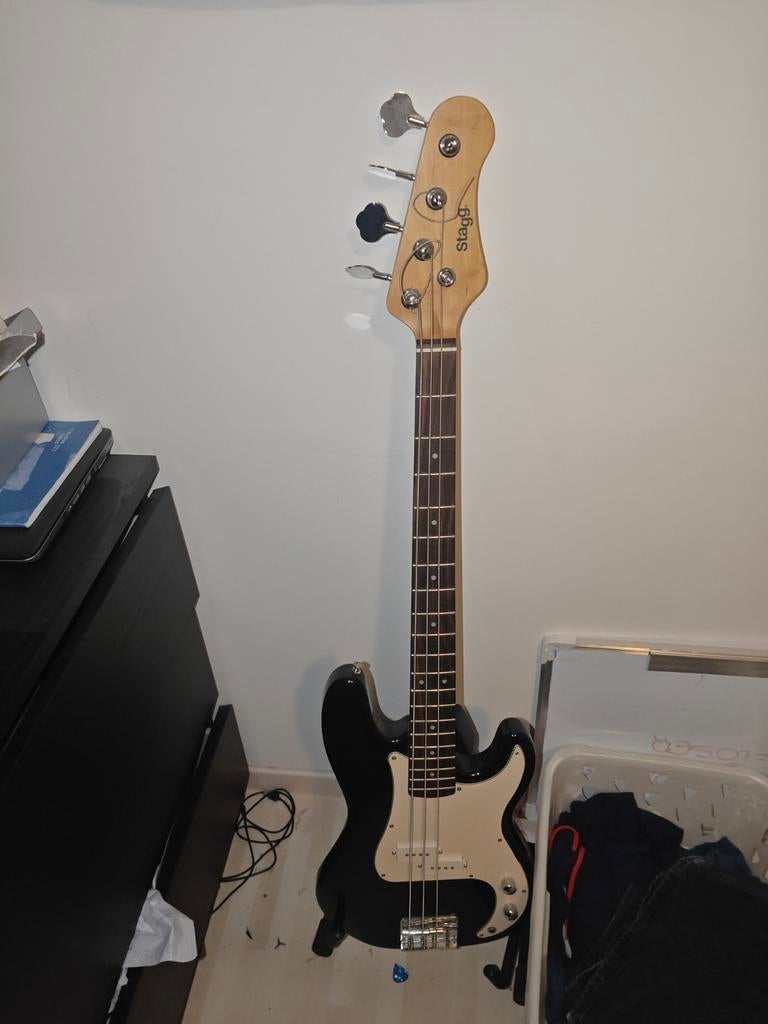 Bass (Stagg)+ Versterker (Cort), Enlèvement ou Envoi, Utilisé, Électrique