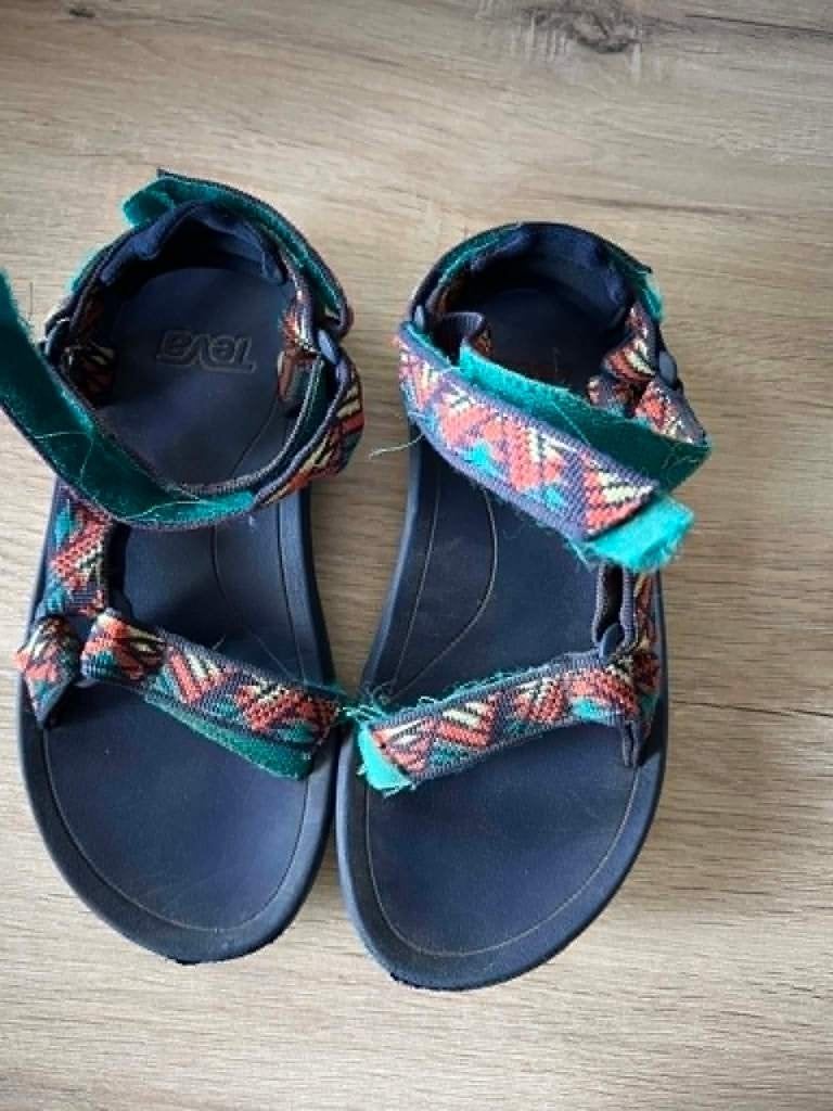Teva sandalen maat 32, Kinderen en Baby's, Kinderkleding | Schoenen en Sokken, Ophalen, Gebruikt