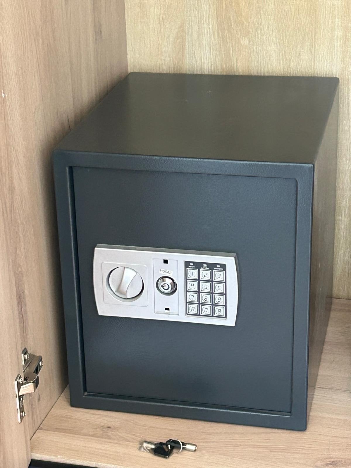 Te koop aangeboden elektronische kluis | in nieuwstaat, Ophalen, Nieuw