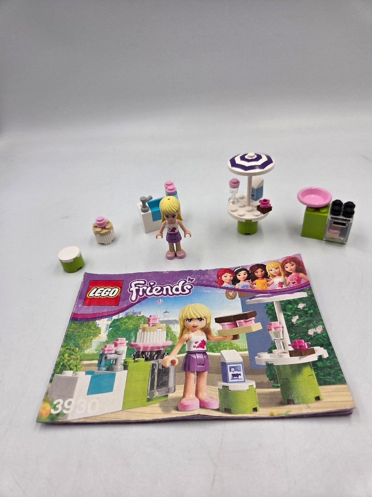Lego Friends 3930 Stephanie's Outdoor Bakery, Kinderen en Baby's, Lego, Friends, Ophalen of Verzenden, Zo goed als nieuw