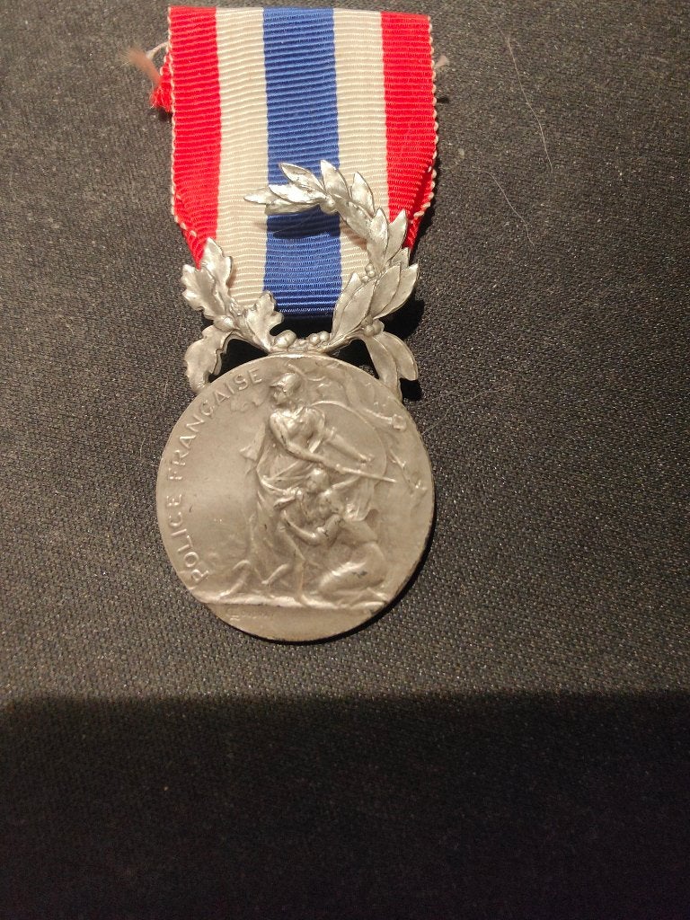 Médaille police française, Enlèvement ou Envoi