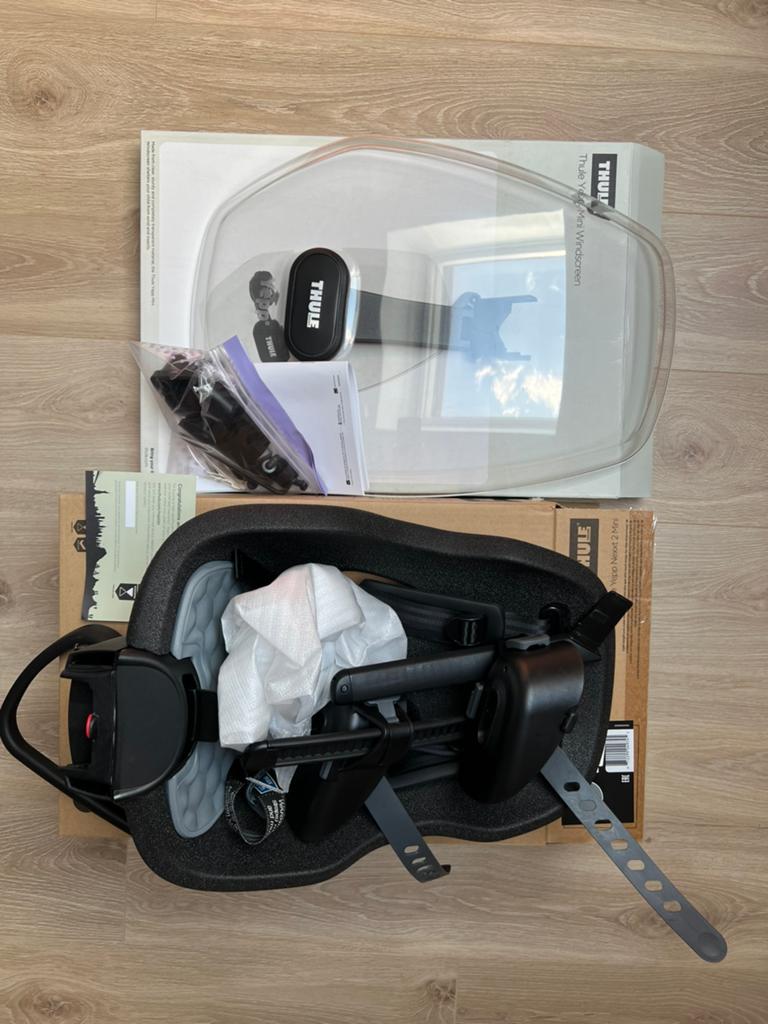 Thule Yepp mini + windscherm, Fietsen en Brommers, Fietsaccessoires | Fietsstoeltjes, Ophalen, Zo goed als nieuw, Voorzitje, Voetsteuntjes