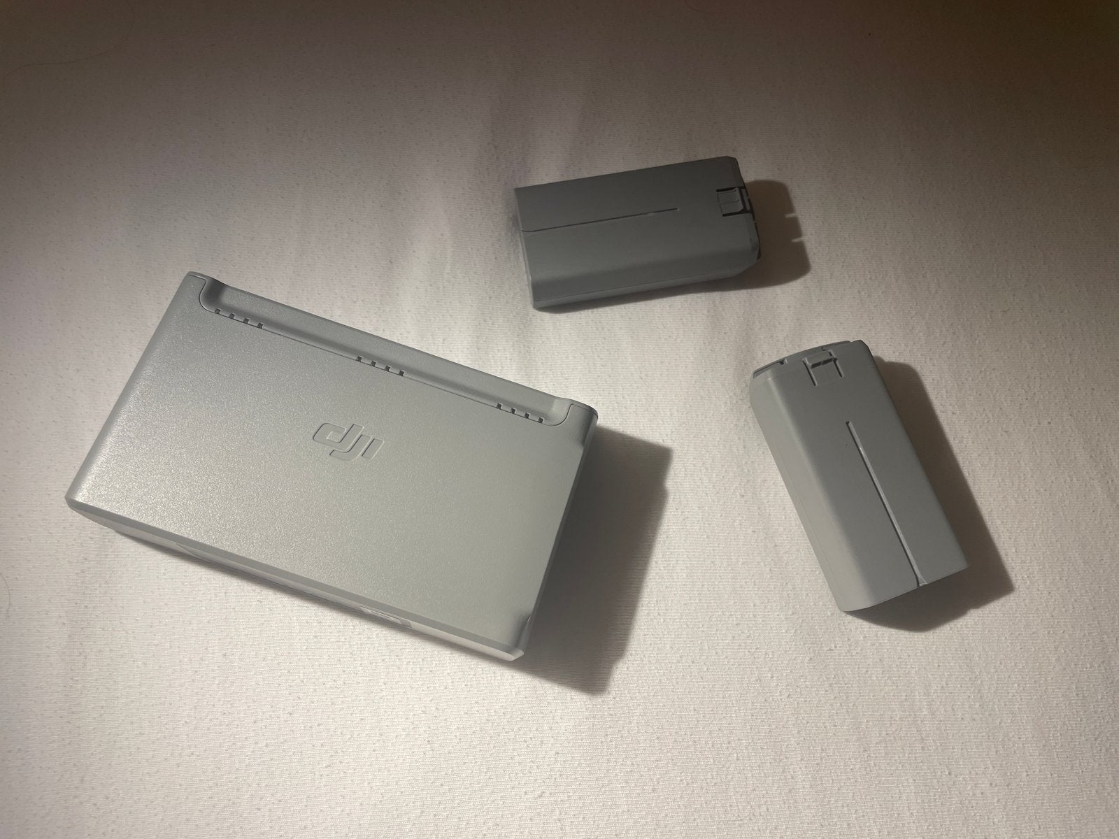 Dji batteries (Intelligent Flight Battery ) + charge hub, Ophalen of Verzenden, Zo goed als nieuw
