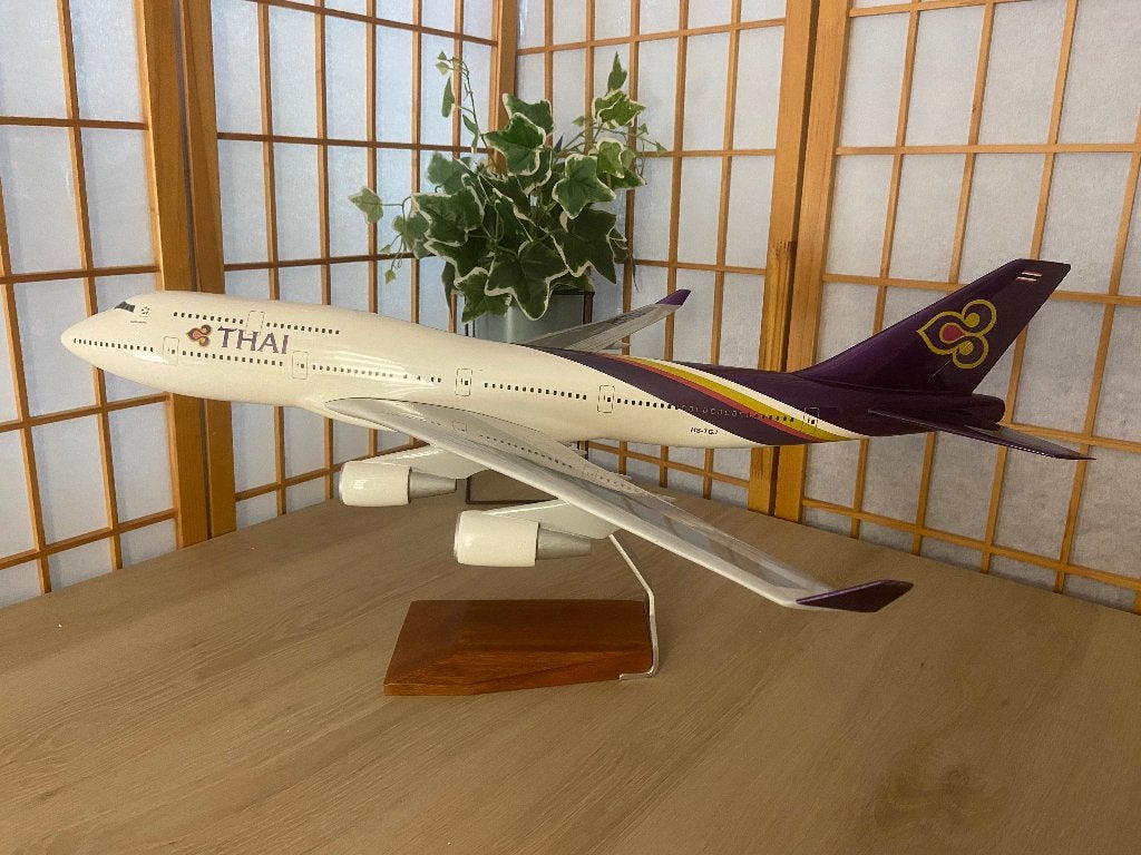 Thai B747  1:100, Verzamelen, Luchtvaart en Vliegtuigspotten, Verzenden, Nieuw, Schaalmodel
