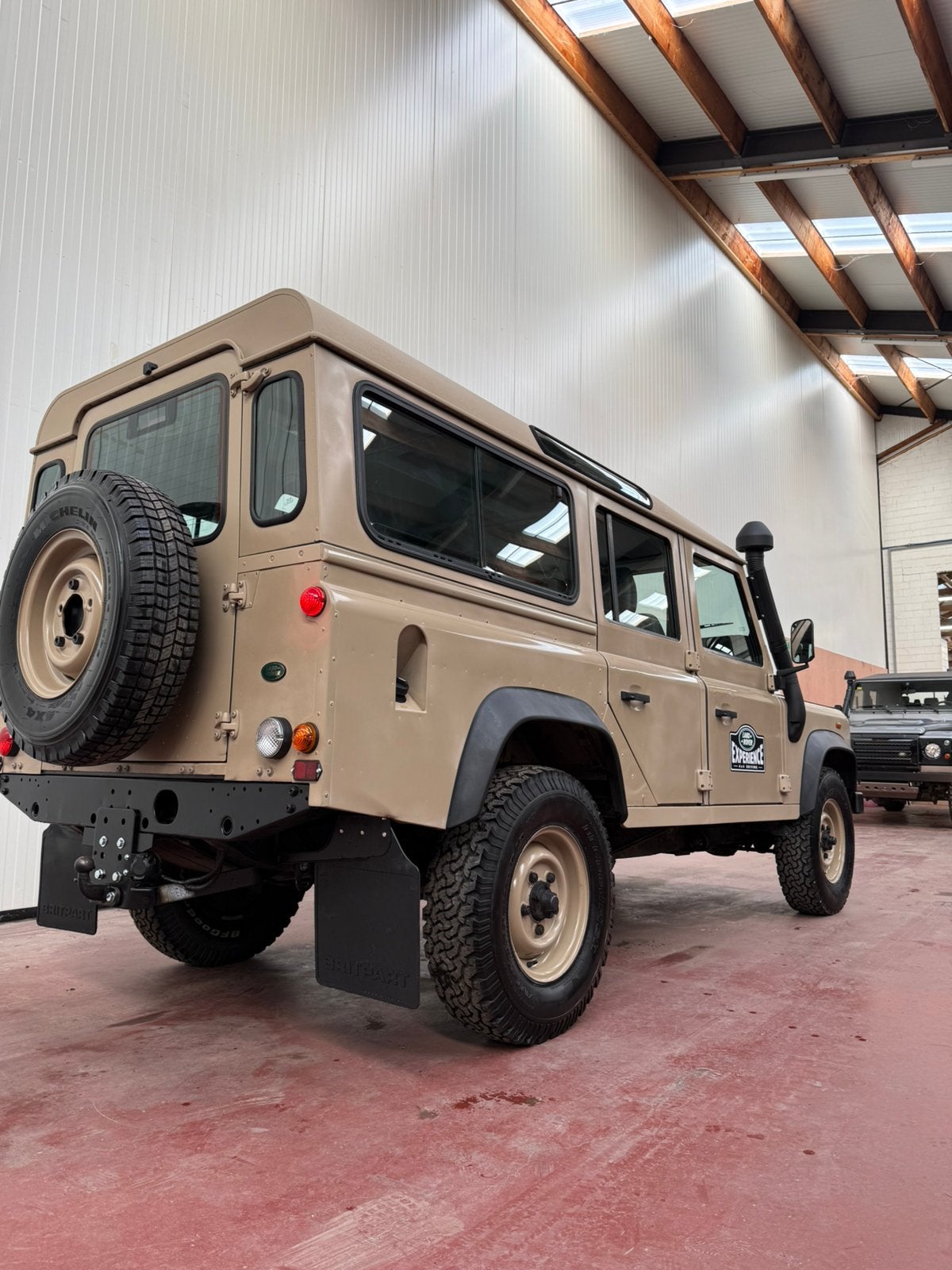 Land Rover Defender Td5 Libyan Sand, Auto's, Dealer onderhouden, Stof, Beige, Defender