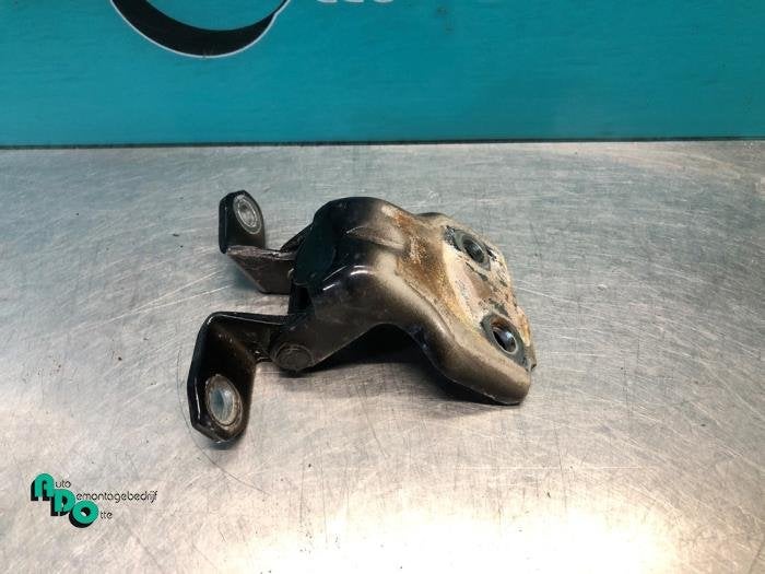Charnière porte avant gauche d'un Nissan Pixo (Pixo 09-), -, 3 mois de garantie, Utilisé, -