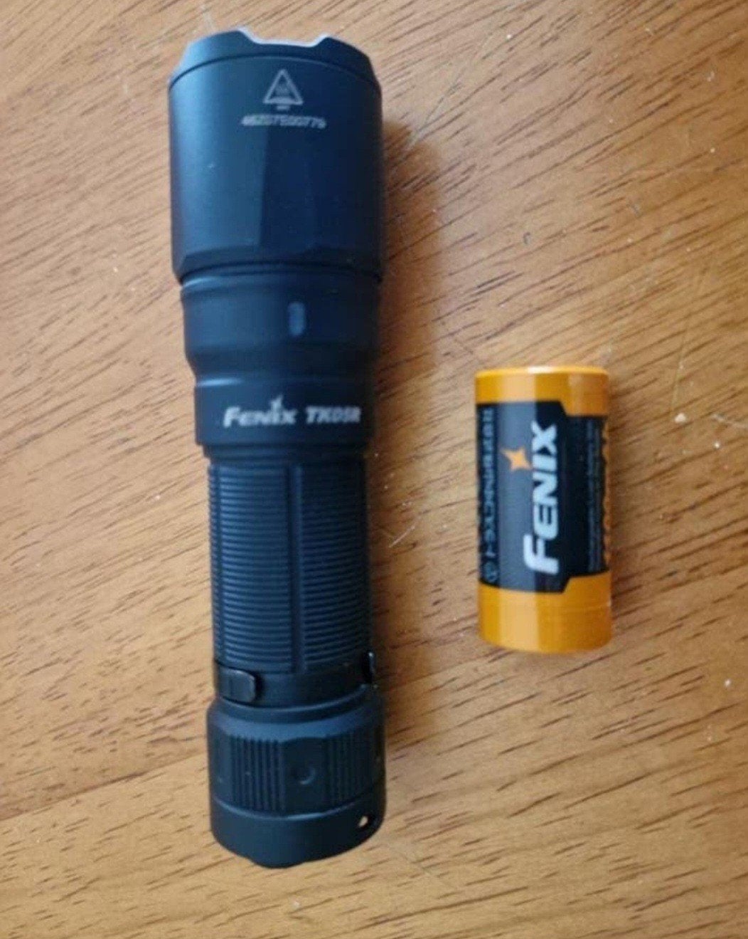 Lampe tactique Fenix TK05R/lampe EDC/lampe d'arme, Enlèvement ou Envoi, Comme neuf