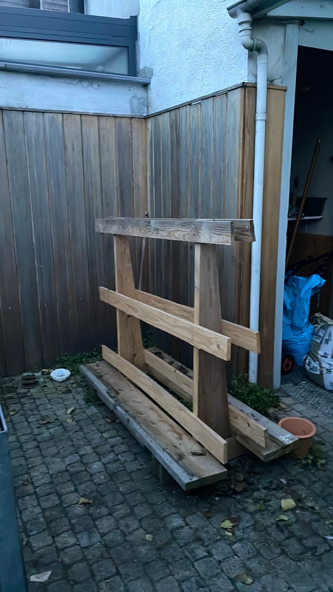 Houten glasbok, Enlèvement