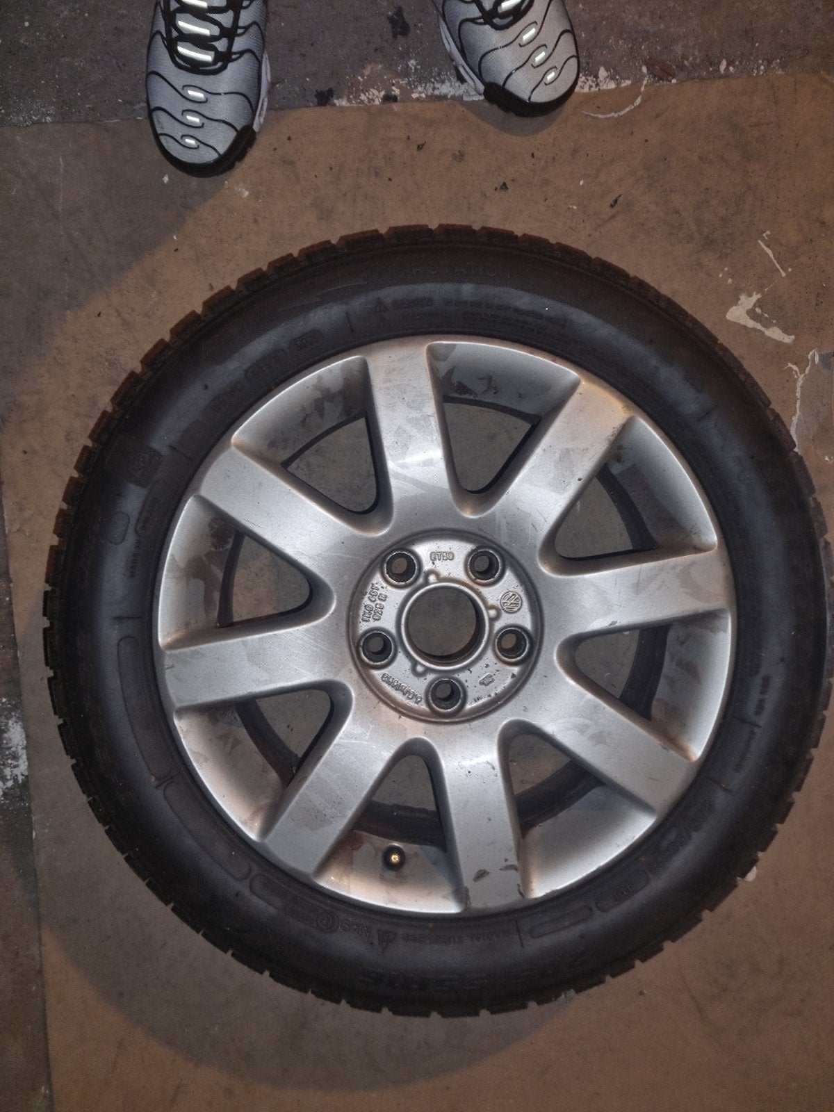 À vendre : 4 jantes alu Volkswagen 16 pouces + pneus 250€, Autos : Pièces & Accessoires, Pneus hiver, 16 pouces, Pneu(s), Enlèvement