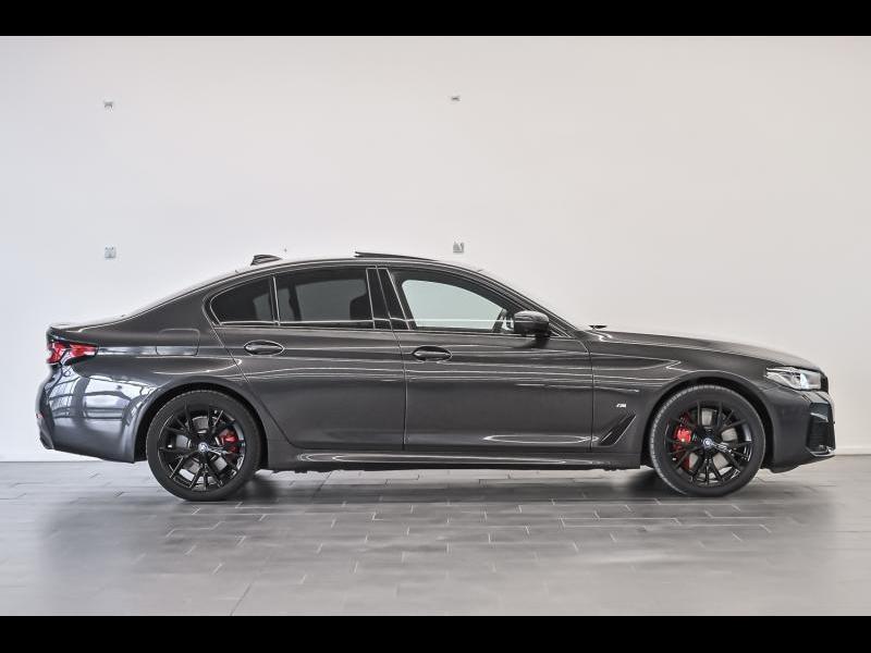 BMW Serie 5 545 e xDrive Berline/M-Sport/Laser/HUD/360/Pano, Auto's, BMW, Automaat, 4 deurs, USB, Bedrijf