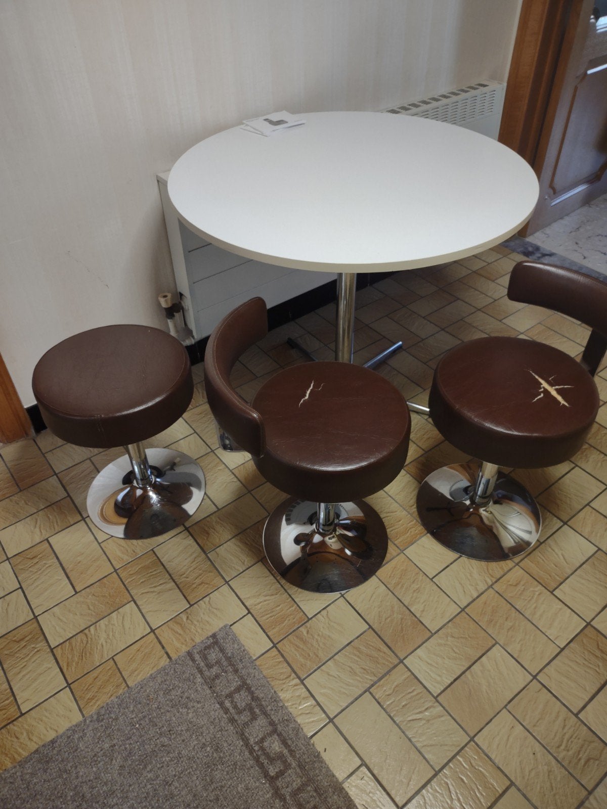 Vintage ronde tafel met krukjes., Ophalen