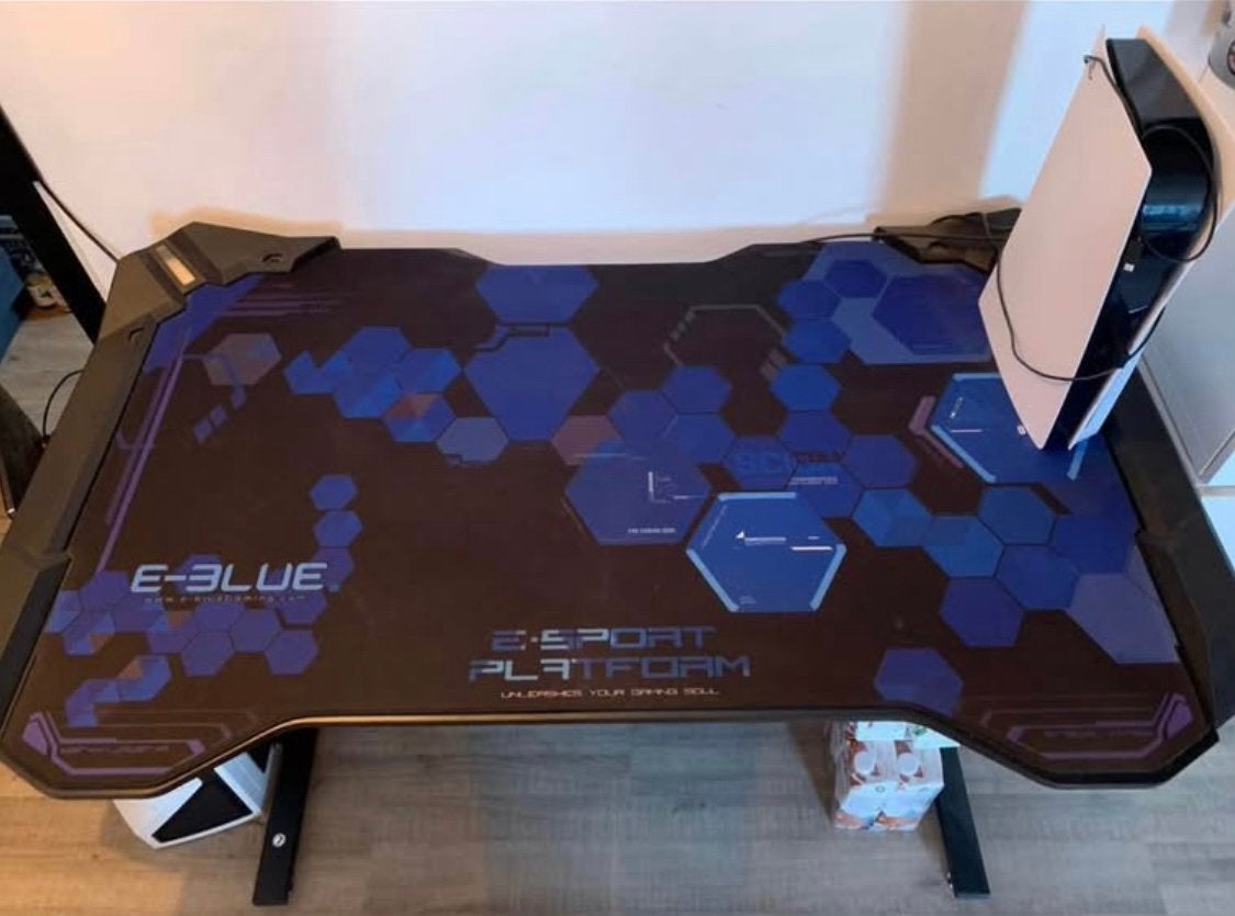 Gaming bureau met verlichting, Maison & Meubles, Bureaux, Enlèvement, Réglable en hauteur, Comme neuf, Bureau gaming
